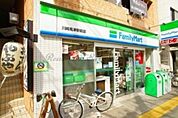 ファミリーマート/川崎高津駅前店 徒歩9分。 660m