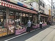 株式会社十字屋商店 徒歩2分。 160m