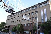 川崎市高津区役所 徒歩10分。 740m
