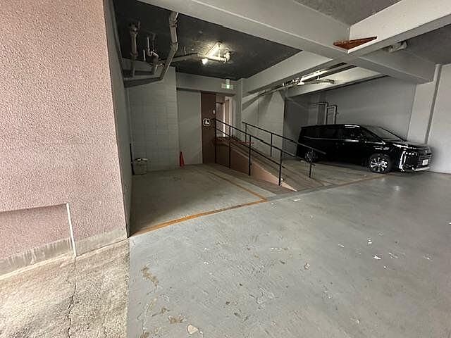 12 / 18