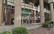 ファミリーマート汐留イタリア街店 徒歩8分。 590m