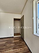 洋室5．9帖　収納