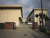 ■宝殿中学校まで約2600ｍ