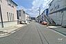 外観：物件の北東側前面道路（北西側から）