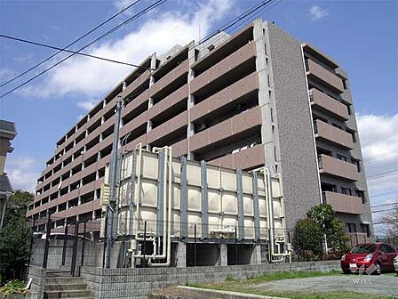 プレシアス清和台中央の外観(南側から)