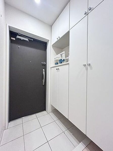 収納力のある大きな下駄箱付。ご家族分の靴をたくさん収納できます。