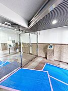 マンションの顔になる重厚感あるエントランス。