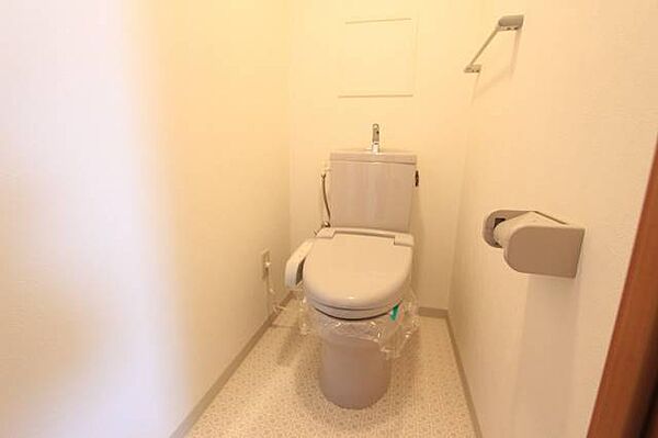 画像8:ウォシュレットつきのトイレ