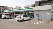 ファミリーマート辰巳町店 563m