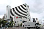 ヤマナカ日比野店 560m