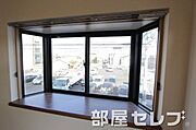 出窓がございます。採光静も良いです。
