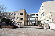野立小学校 69m