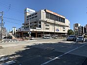 パレマルシェ神宮前店 65m