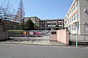 名古屋市立桜丘中学校 699m