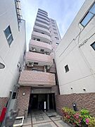 1998年（平成10年）7月築のマンション。