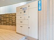 【宅配ボックス】24時間荷物の受取可能な宅配ボックス。不在時の荷物の受取に便利です。