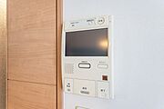 【モニター付きインターホン】来訪者を確認できるTVモニター付きインターホン。
