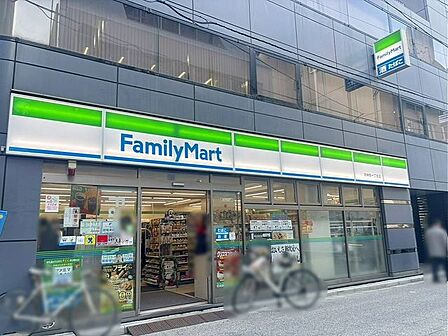 ファミリーマート内神田一丁目店 徒歩1分 20m