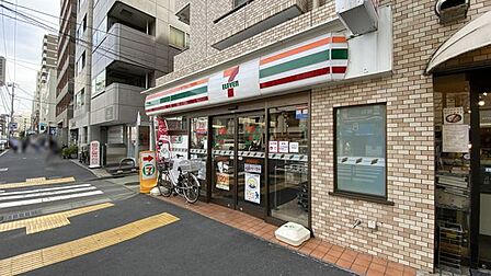 セブンイレブン根津駅前店 徒歩4分。 280m