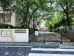 文京区立根津小学校 徒歩8分。 600m