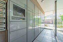 【宅配ボックス】24時間荷物の受取可能な宅配ボックス。不在時の荷物の受取に便利です。