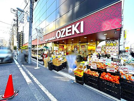 スーパーオオゼキ浅草雷門店 徒歩3分。 210m
