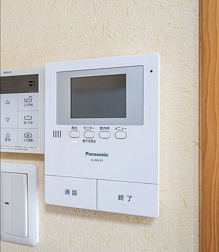 【モニター付きインターホン】来訪者を確認できるTVモニター付きインターホン。
