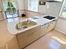 キッチン：繋ぎ目の無いシンクでお掃除もらくちんです♪