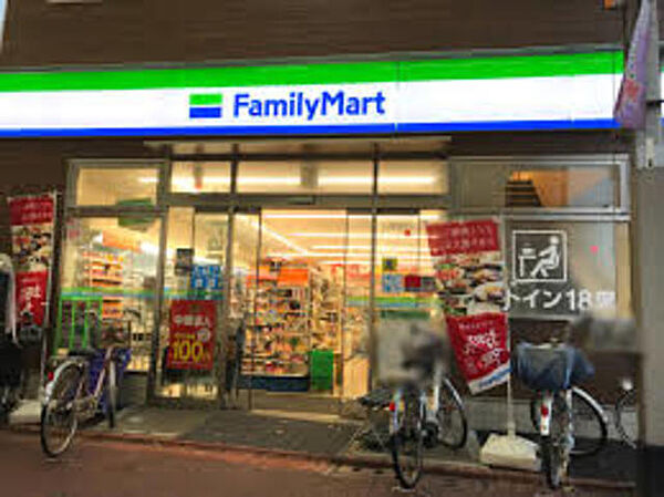 画像10:ファミリーマート雑色駅前店（623m）