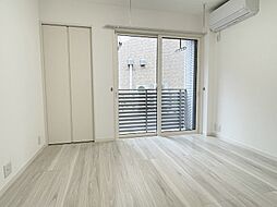 フォルタナータ 202 2階ワンルームのリビング/ダイニング