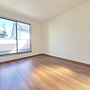 バルコニーからはたっぷりと太陽の光が舞い込みます。 