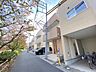 外観：前面道路含む外観