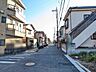 外観：前面道路含む現地写真 