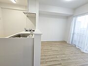 キッチン内にいながらご家族やお客様との会話が楽しめます。 