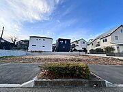 歩道も広いので通学も安心です