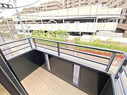 緑に囲まれた、心地よい眺めが広がる空間。