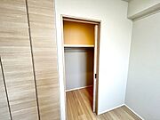 木目調の建具が、温もりある空間を演出します