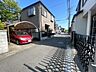 外観：前面道路含む現地写真 