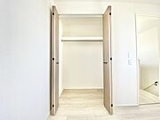 季節ごとの大物もしまえるたっぷりの収納スペース。 