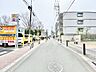 外観：前面道路含む現地写真 