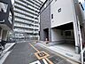 外観：前面道路含む現地写真 