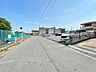 外観：前面道路含む現地写真 