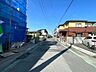 外観：前面道路含む現地写真 