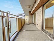 空へ向かって大きく開かれた開放的な空間が、日常に心地よいゆとりと風通しの良さをもたらしてくれます 