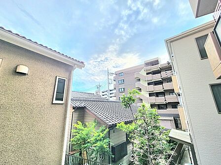 閑静な住宅地で、小さなお子様がいるご家族にも安心。 