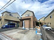 空と建物が織りなす、穏やかな日常の風景