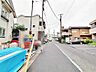 外観：前面道路含む現地写真 