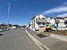 外観：前面道路含む現地写真 