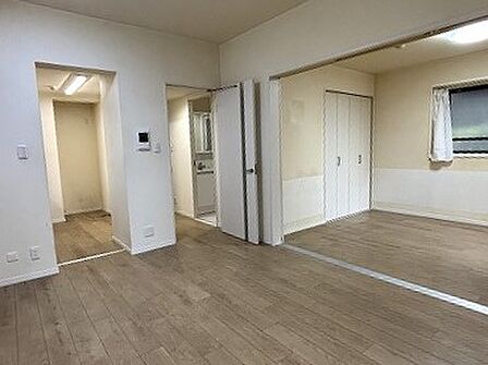 無駄を削ぎ落としたシンプルな空間が、日々の暮らしに心地よいゆとりと落ち着きをもたらします。
