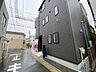 外観：洗練されたダークトーンの外観が街並みに静かに佇む上質な邸宅